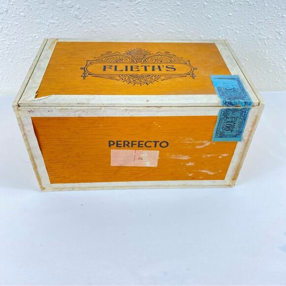 Vintage Flieth’s Havana Blend Wooden Cigar Box Milwaukee Wisconsin - Picture 1 of 6